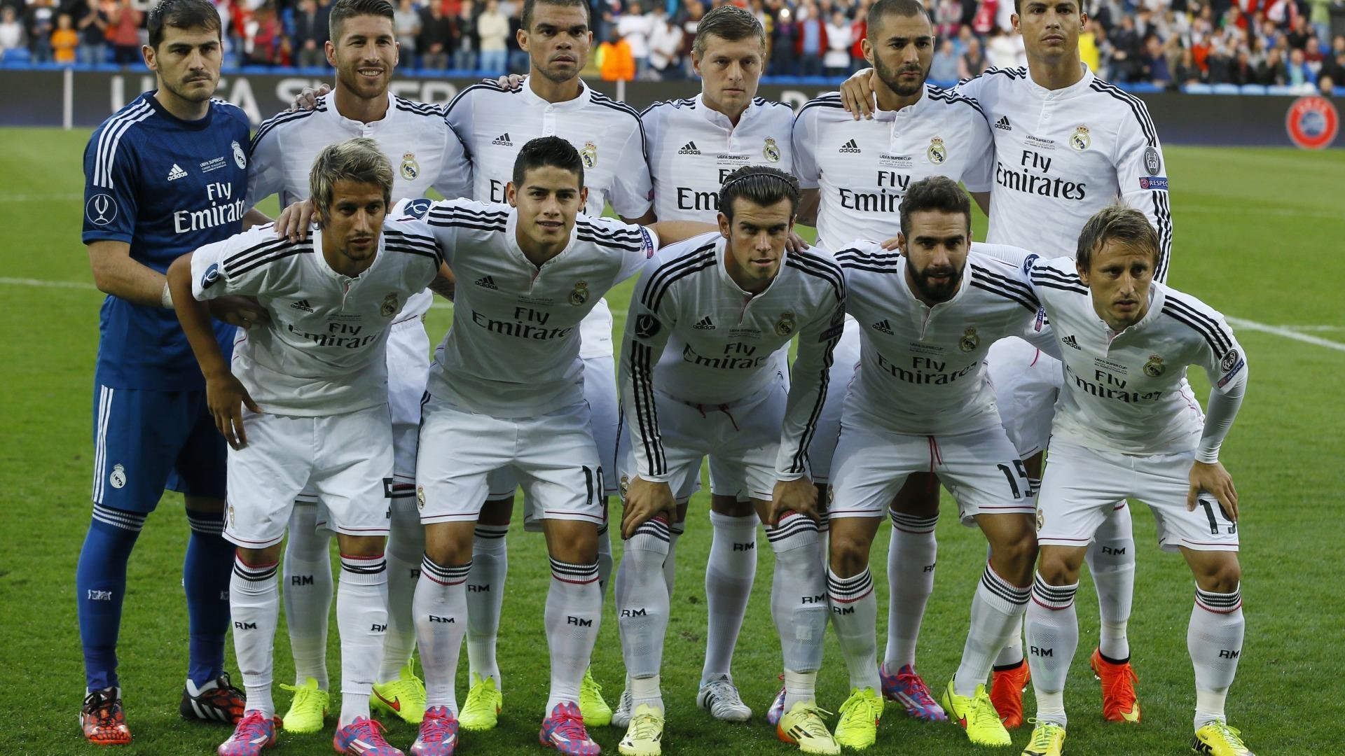 开云kaiyun-现场火爆：球迷热情支持下的疯狂场面，足球球迷现场