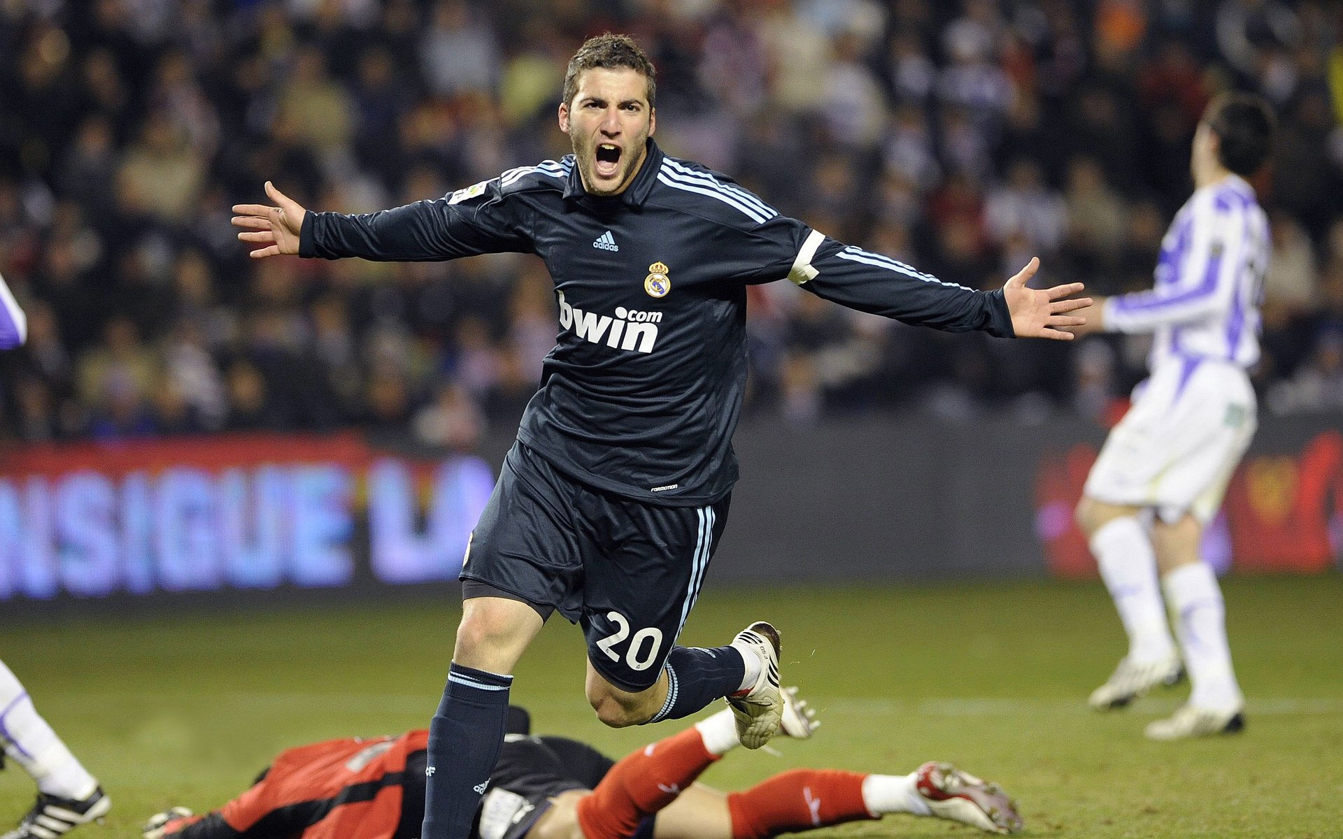 球星私房菜：明星球员的厨房秘籍，球星豪宅视频